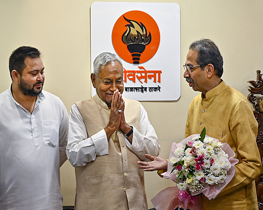 Nitish Kumar, Tejashwi meet Uddhav Thackeray in Mumbai