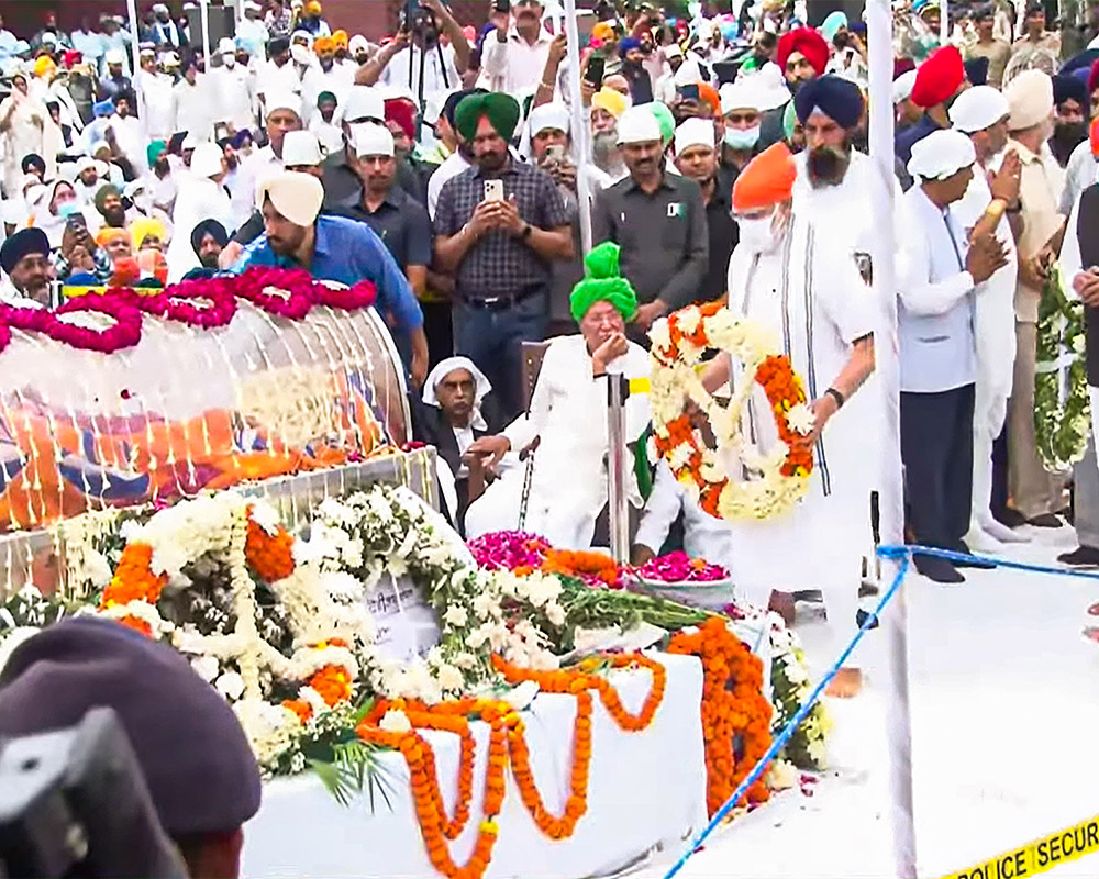 People throng SAD office to pay homage to Parkash Singh Badal; PM pays floral tributes