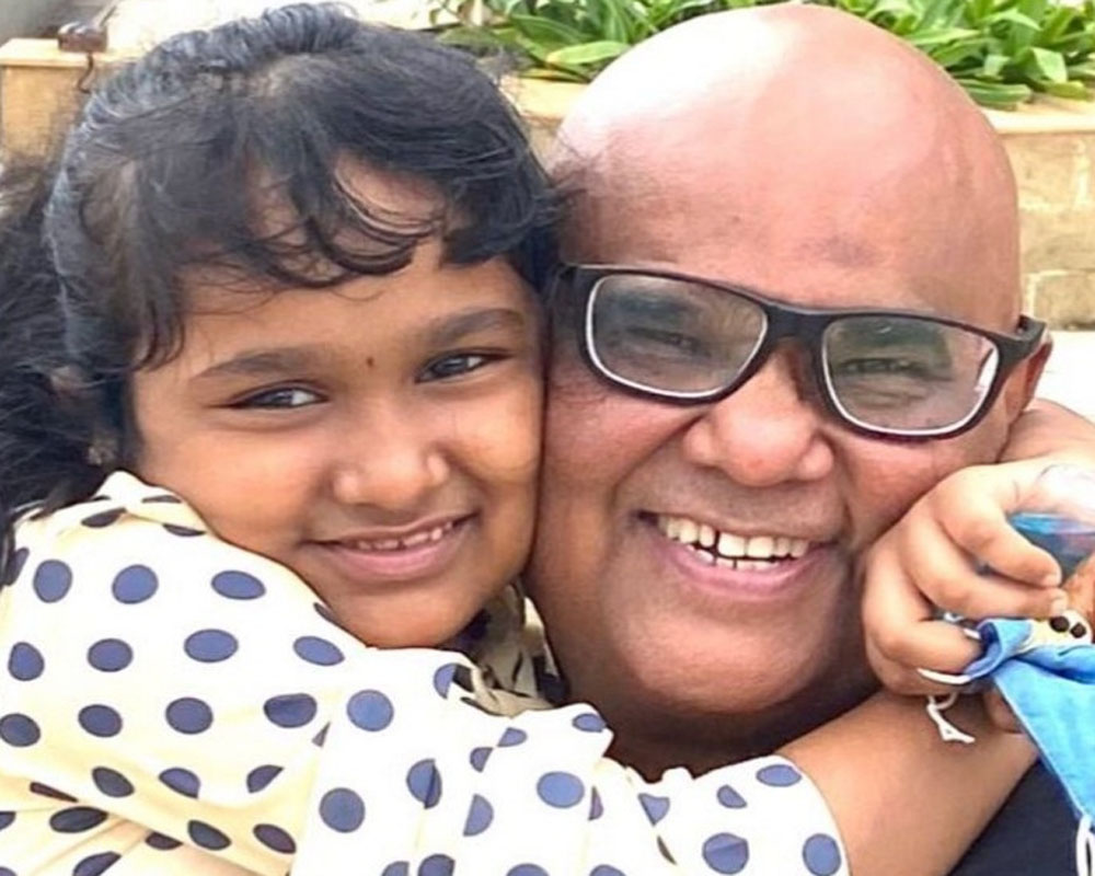 Satish Kaushik's 10-year-old daughter shares picture with him