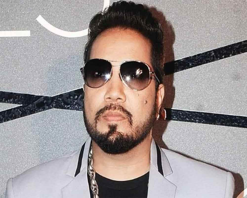 Singer Mika Singh moves HC to quash 2006 case for forcibly kissing Rakhi Sawant