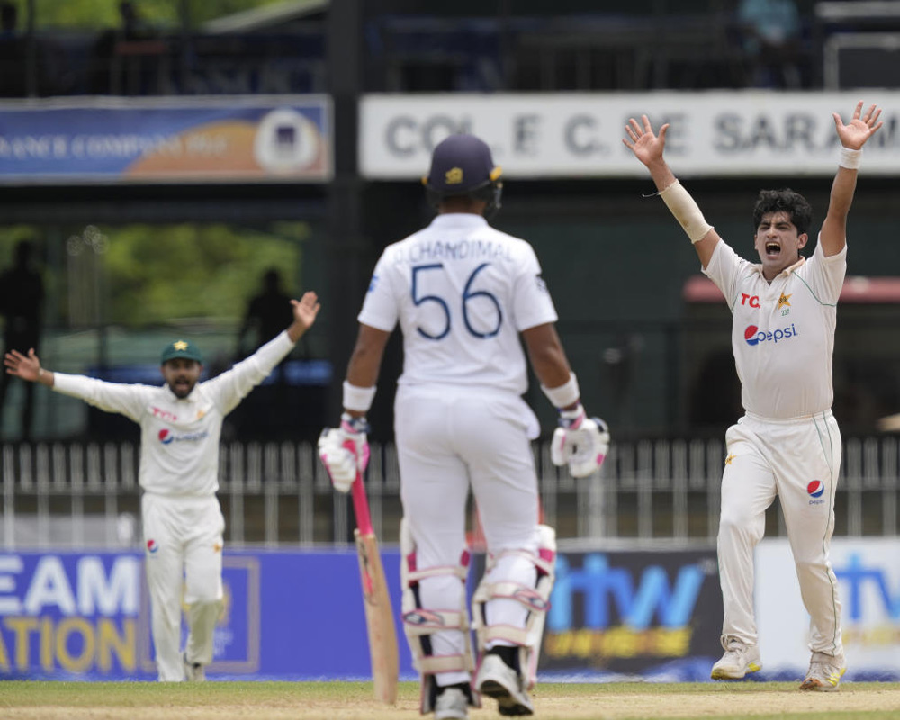 Sri Lanka in trouble after electing to bat first against Pakistan in second test