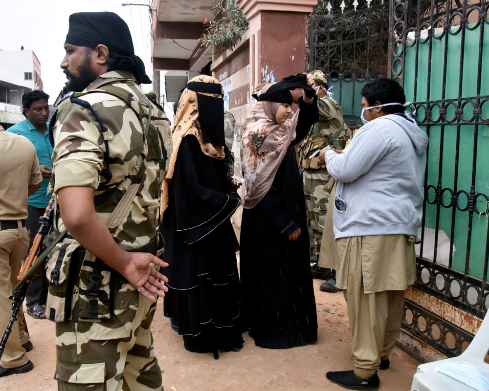 T'gana polls: About 20.64 pc voter turnout till 11 AM, people queue up at polling stations