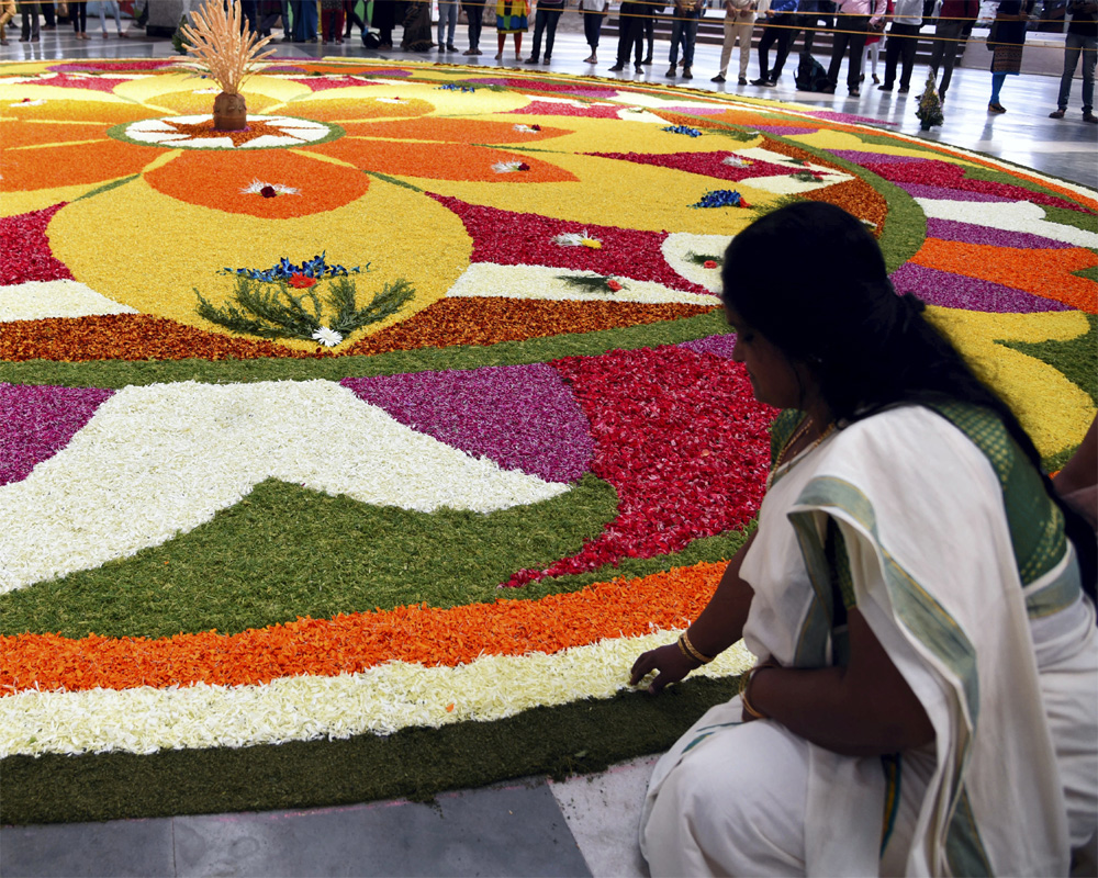 With 'pookkalam' and 'sadya', Keralites celebrate Onam in traditional way