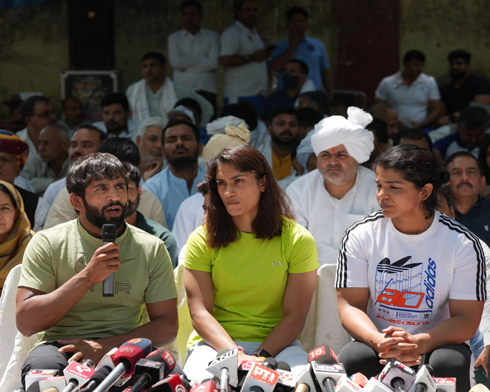 Wrestlers' protest take political colour, farmer leaders also support athletes