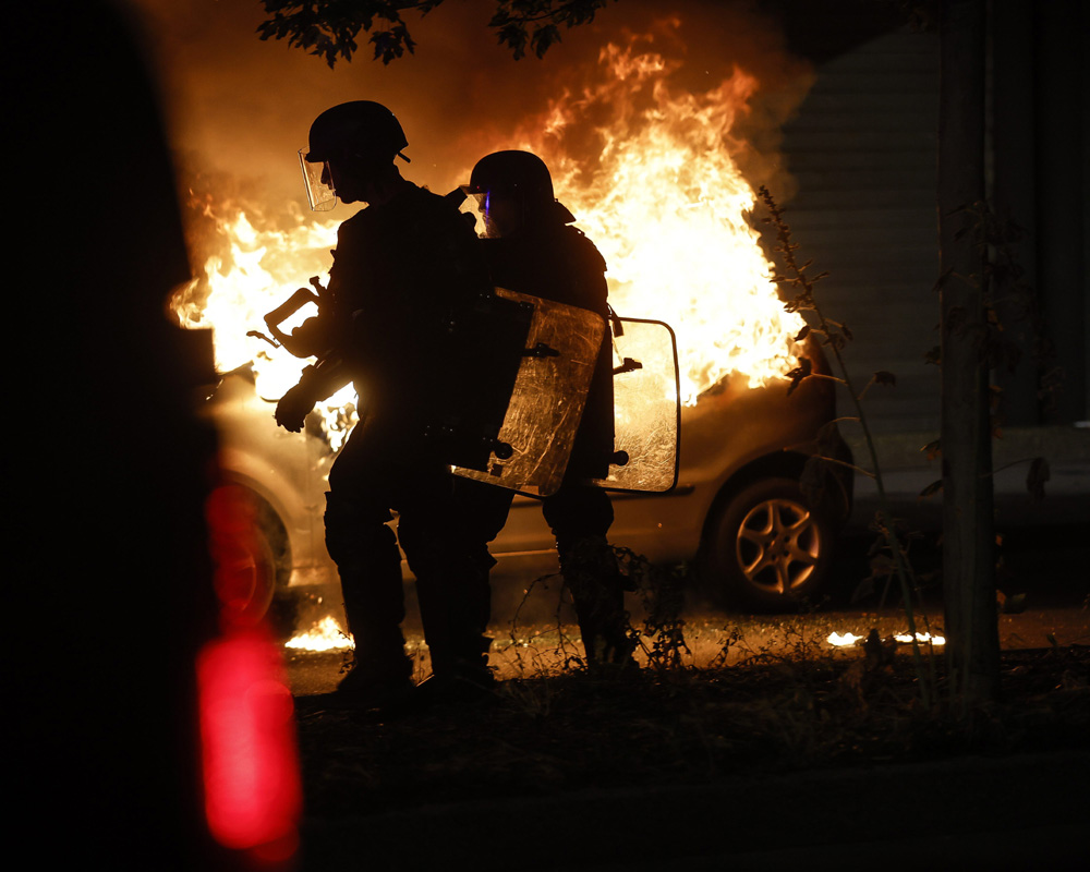 Youths clash with French police, loot stores in 4th day of riots triggered by fatal police shooting