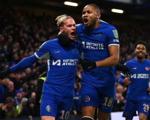 Chelsea and Fulham win penalty shootouts to reach English League Cup semifinals