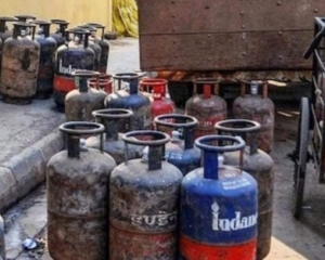 Commercial LPG rate cut by Rs 39.50 per 19-kg cylinder