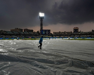 Gujarat Titans opt to bowl against Kolkata Knight Riders as rain threat looms