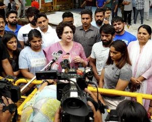 Priyanka meets protesting wrestlers at Jantar Mantar, accuses govt of 'protecting' WFI chief Brij Bhushan