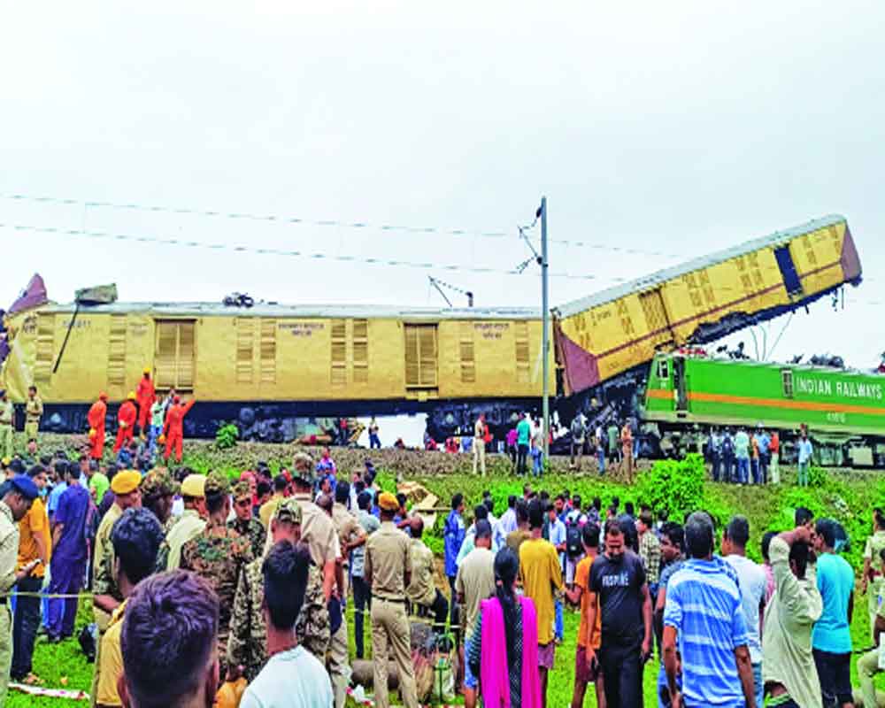15 dead, 50 hurt in Bengal train collision