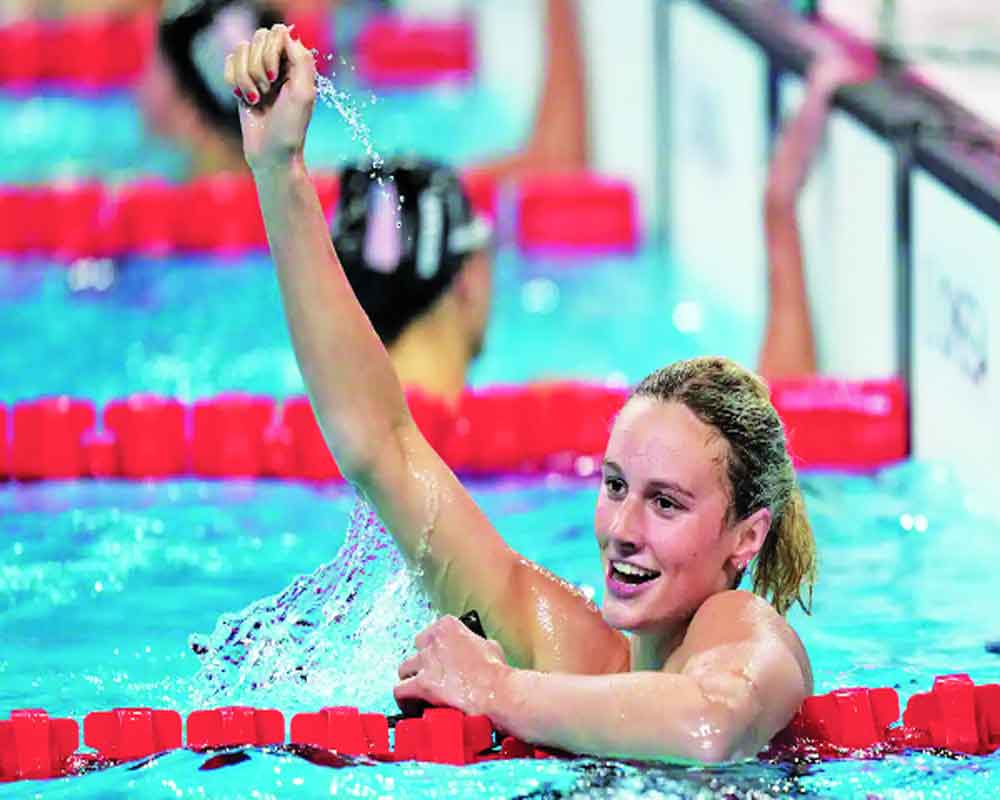 17-year-old McIntosh wins gold in 400-metre IM