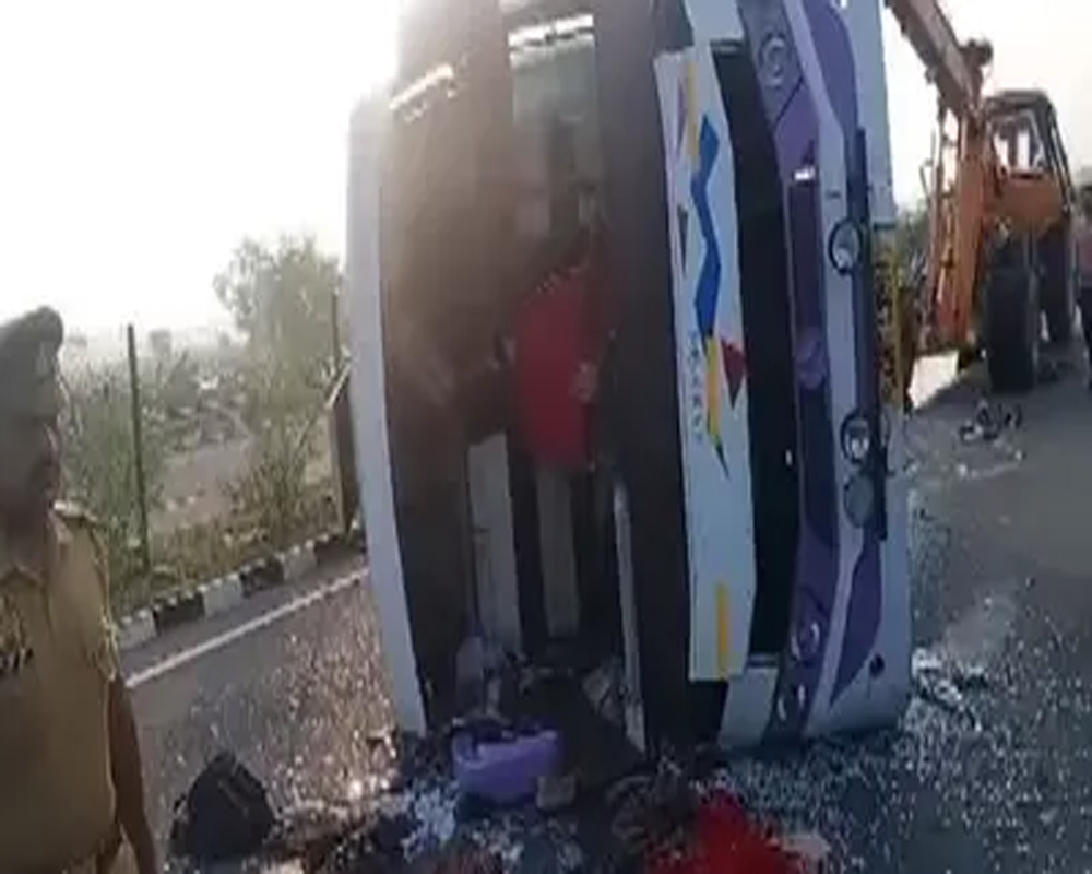 23 passengers injured as bus hits heavy vehicle on Mumbai-Pune Expressway