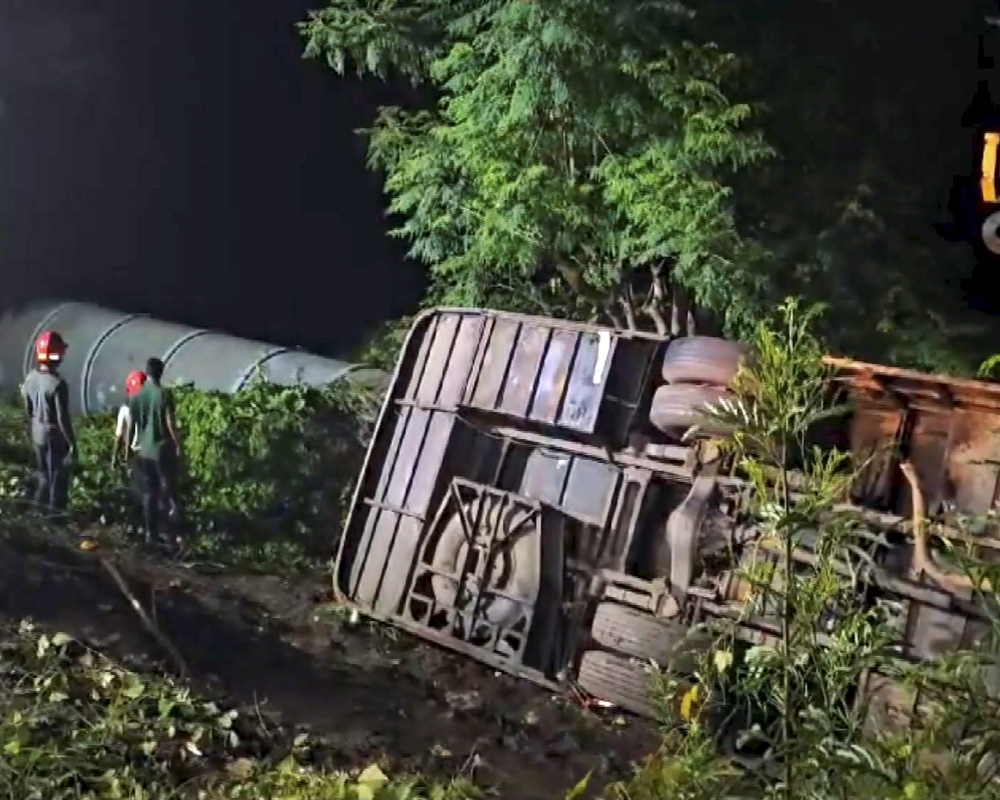 5 killed, 42 injured as bus ferrying pilgrims hits tractor on Mumbai-Pune Expressway