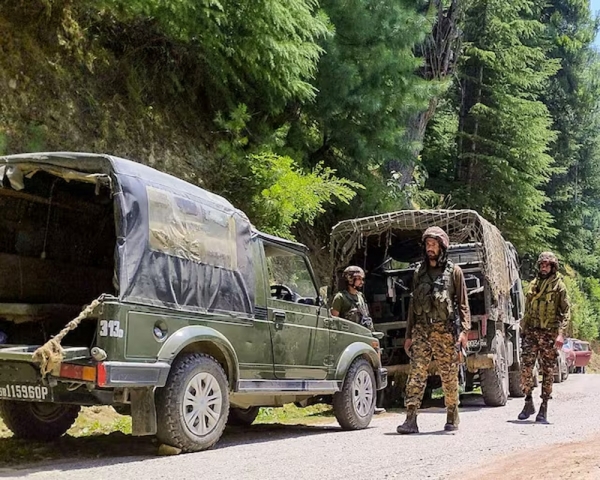 2 soldiers injured as terrorists attack Army vehicle in J-K's Baramulla