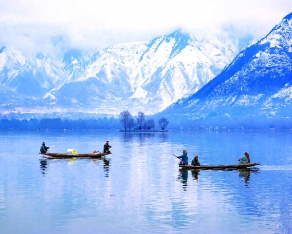 A POIGNANT PORTRAIT OF SRINAGAR'S BEAUTY AND STRUGGLE