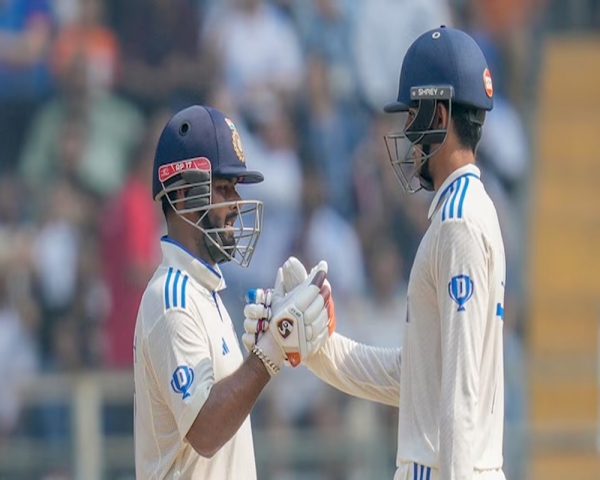 India reduce NZ to 171 for 9 in second innings at stumps on Day 2