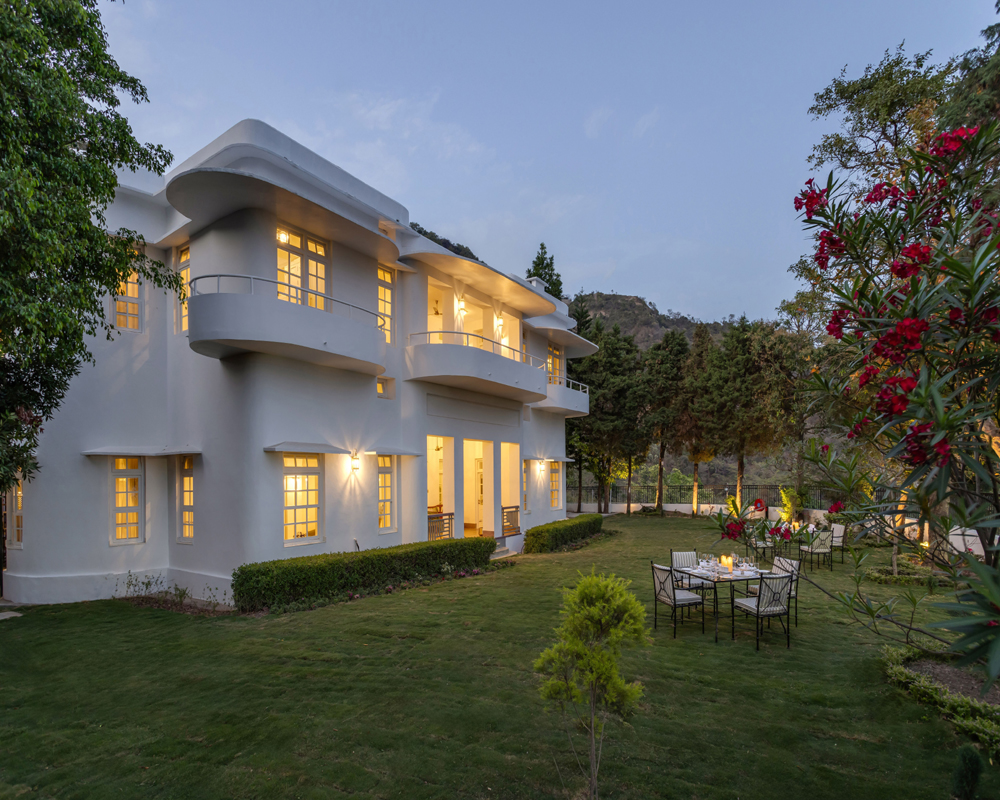 A RETREAT IN THE HIMALAYAN FOOTHILLS