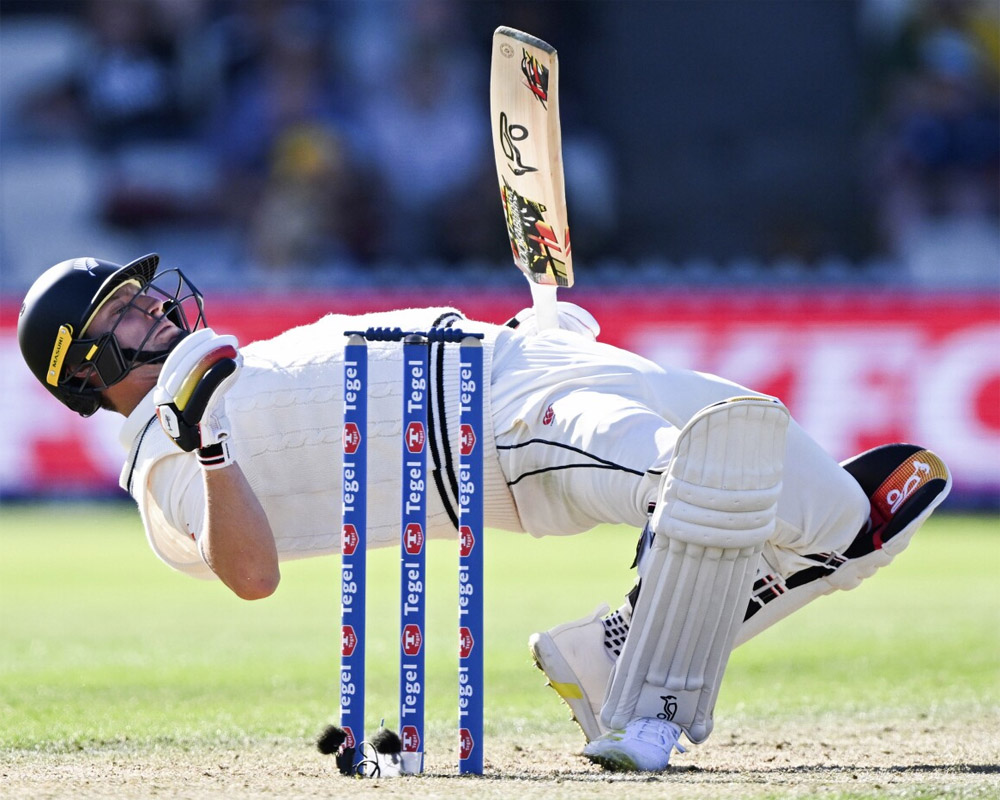 Australia 13-2 as New Zealand strikes back late on Day 2 of the 1st cricket test