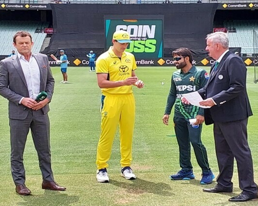 Australia wins toss, elects to field against Pakistan in 1st ODI