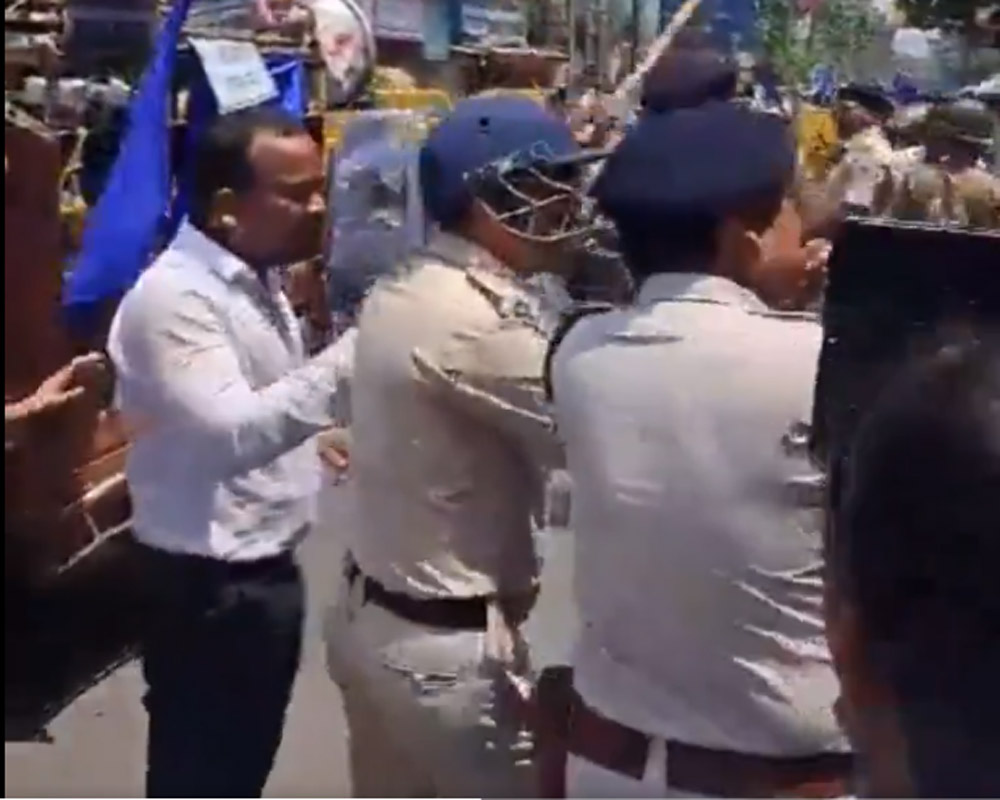 Bihar policeman accidentally hits SDO during lathi-charge on Bharat Bandh protesters