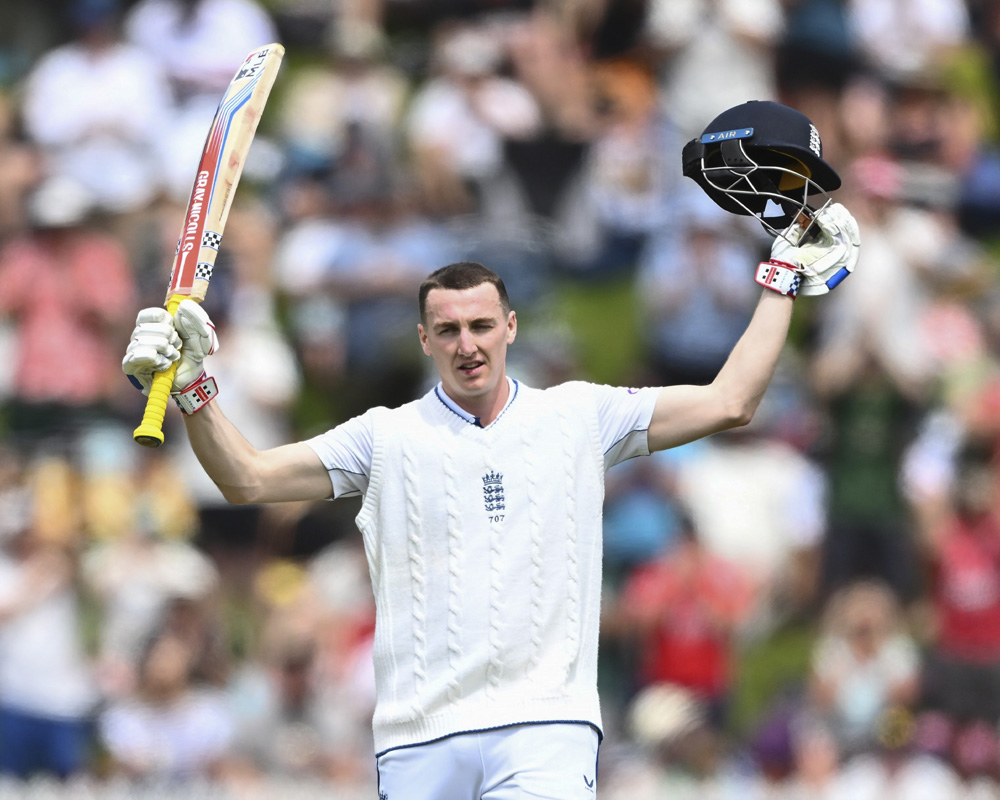 Brook leads counteroffensive as England reaches lunch at 124-4 against NZ in 2nd test