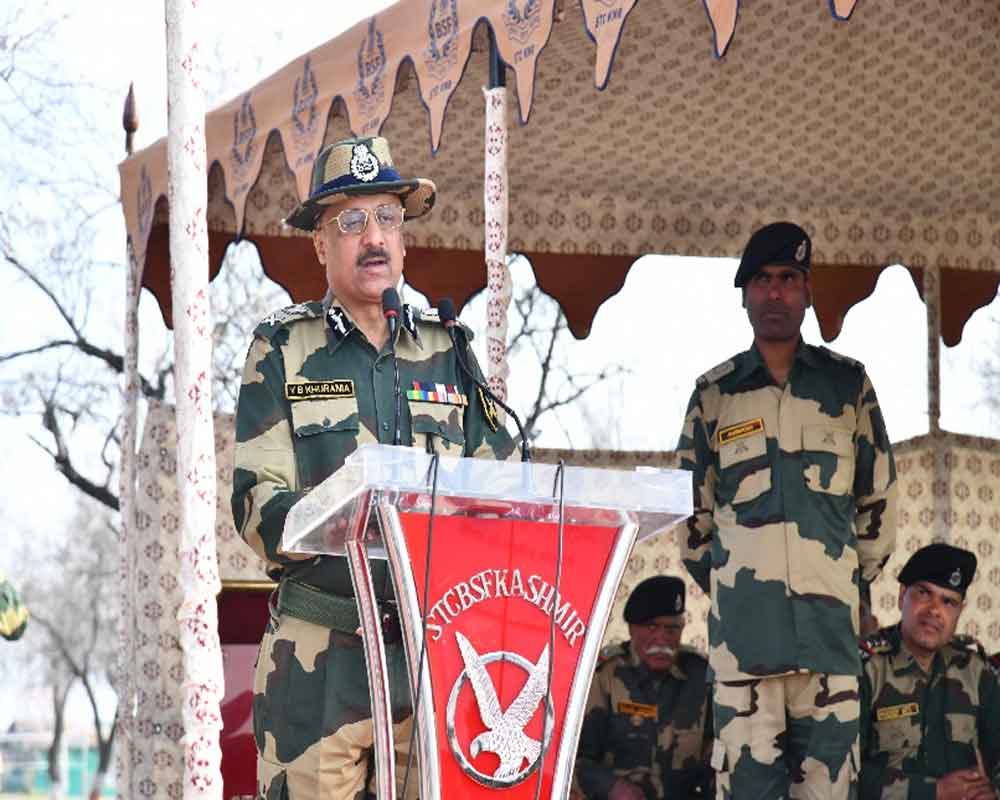 BSF director general visits forward areas along LoC to review operational preparedness