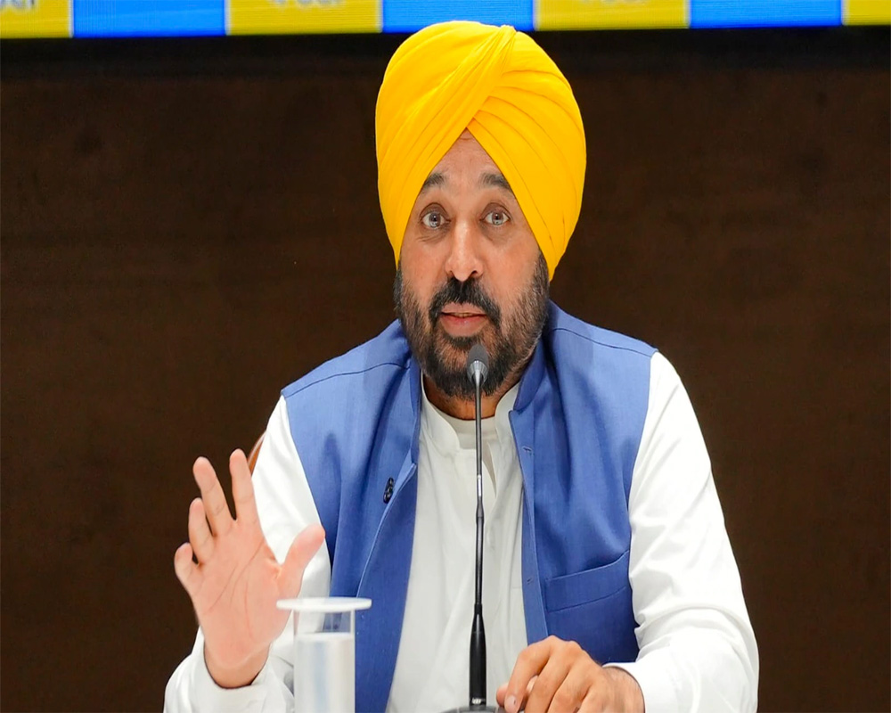 Centre should give up its 'stubbornness' and talk to protesting farmers: Punjab CM