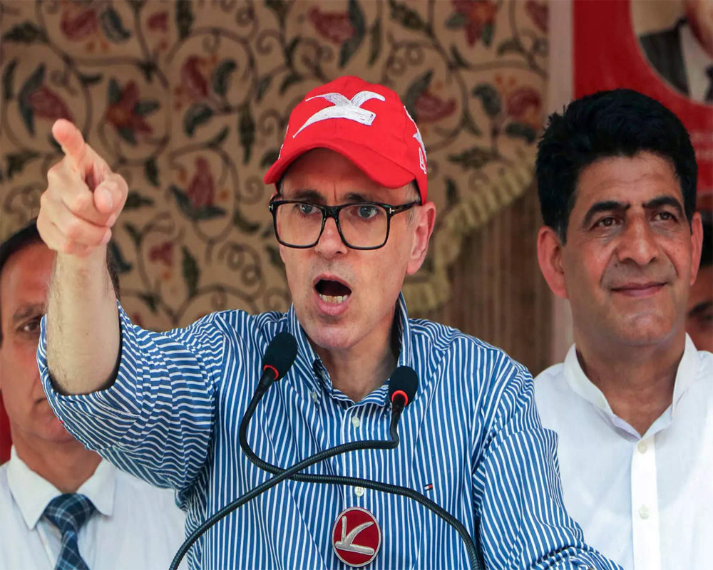 CM Omar Abdullah administers integrity pledge to ministers, officials