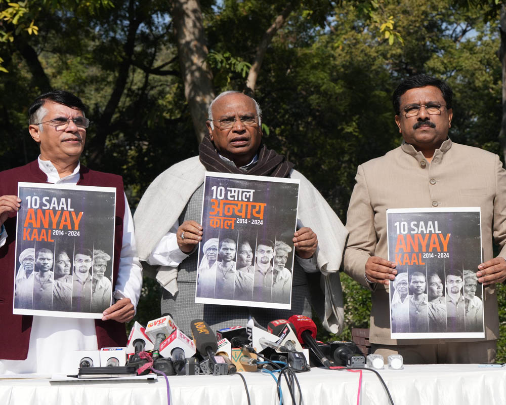 Cong Releases ‘Black Paper’ On Modi Govt’s ‘Failures’; Flags Unemployment, Neglect Of Non-BJP States