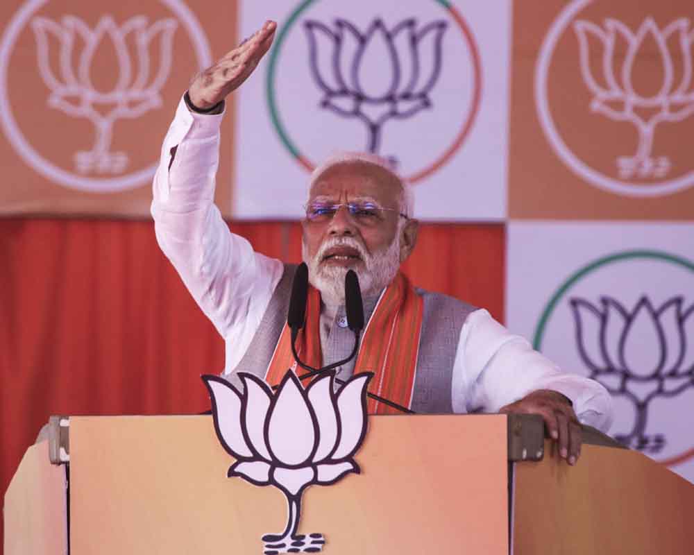 Congress' 'shahi parivar' believes it was born to rule India: PM Modi