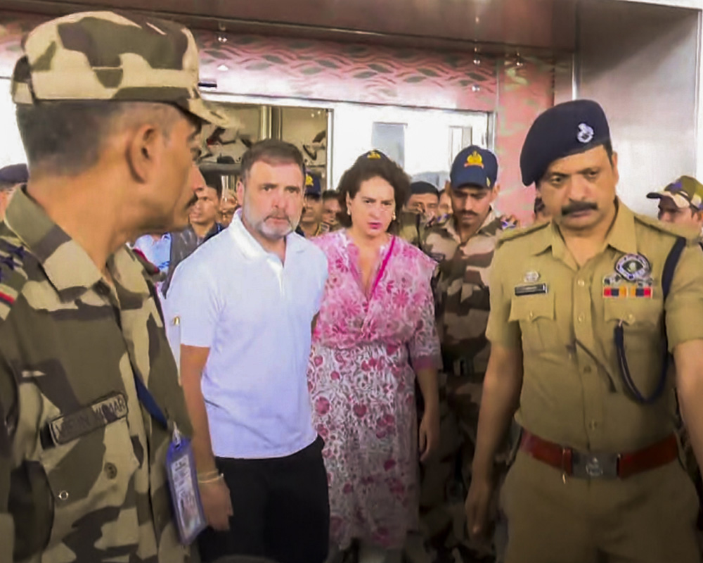 Congress Leader Rahul Gandhi, Priyanka Arrive In Kerala, To Visit ...