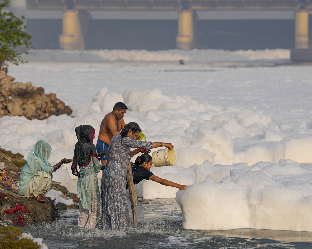 Delhi: Froth covers Yamuna ahead of festive season, posing health hazards