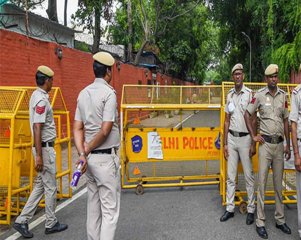 Drunk man crashes car into police booth in Delhi's Jantar Mantar