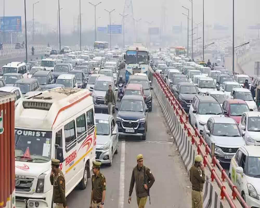 Farmers' protest: Commuters inconvenienced as Singhu border remains closed for traffic