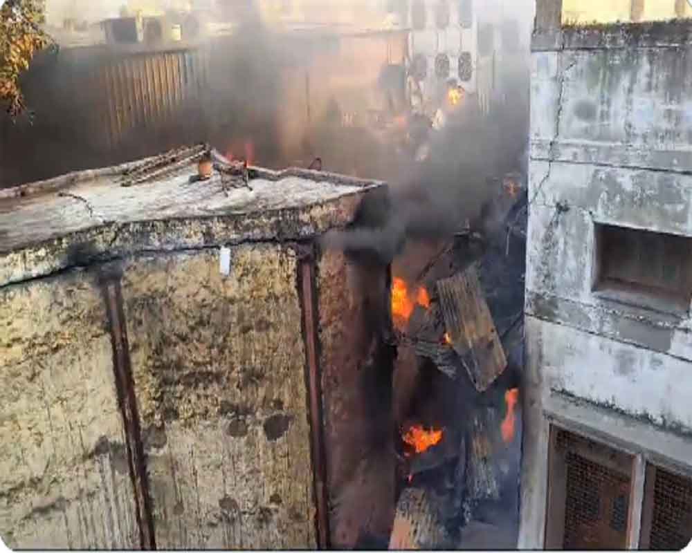 Fire in Chandni Chowk, 14 water tenders rushed