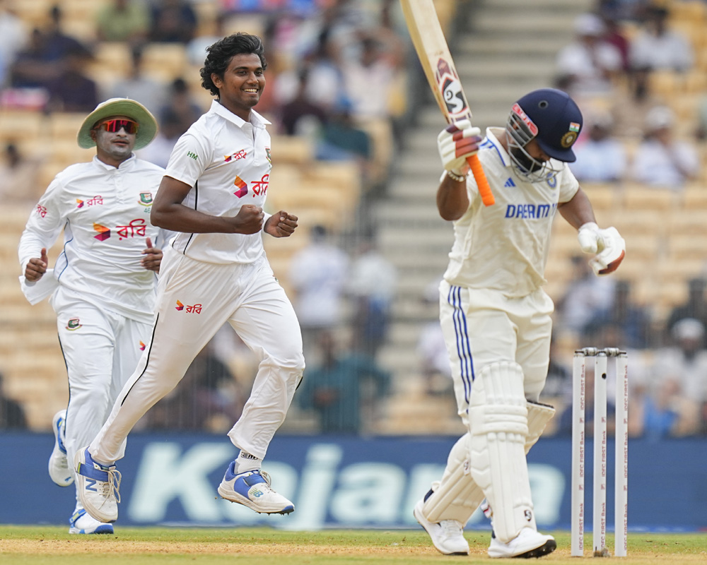 Four-star Mahmud-led Bangladesh bowlers reduce India to 176/6 at tea on Day 1