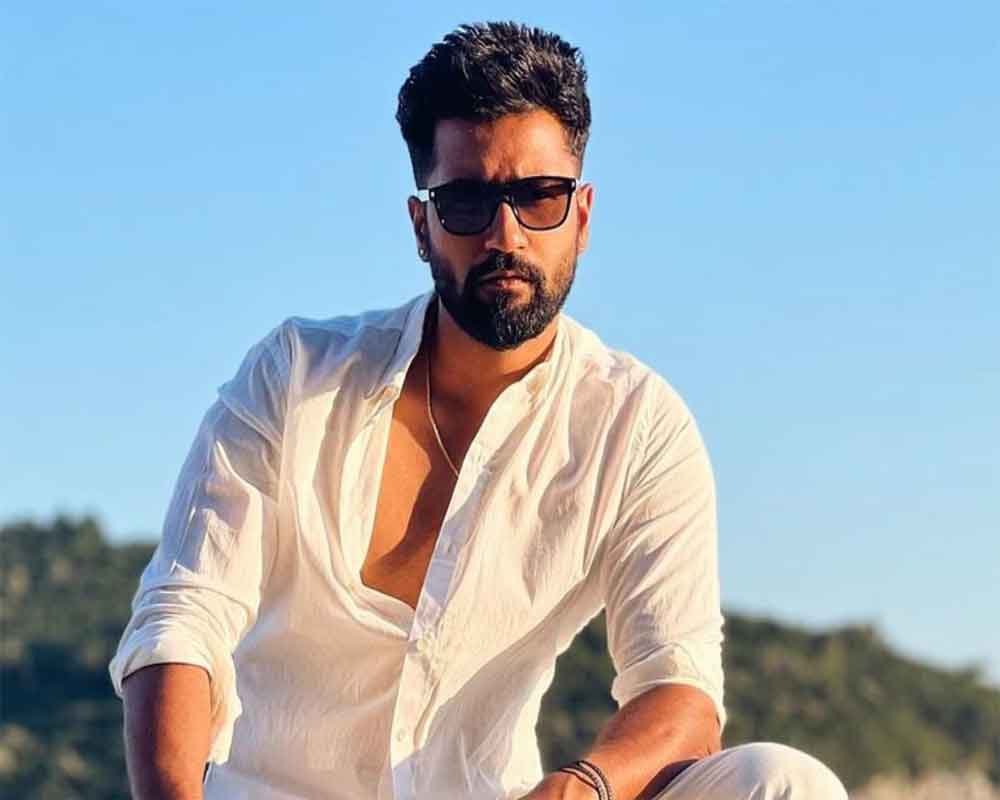 I'm hosting IIFA Awards with most special being: Vicky Kaushal on sharing stage with SRK