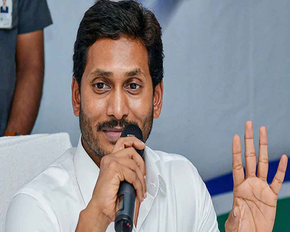 Jagan likely to be issued notice by police at Tirupati Airport ahead of his temple visit