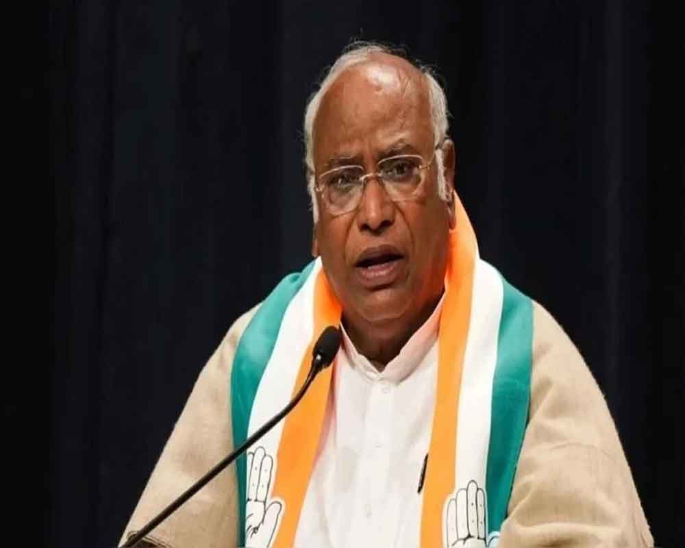 Kharge becomes unwell during speech in J-K's Kathua, resumes address after treatment