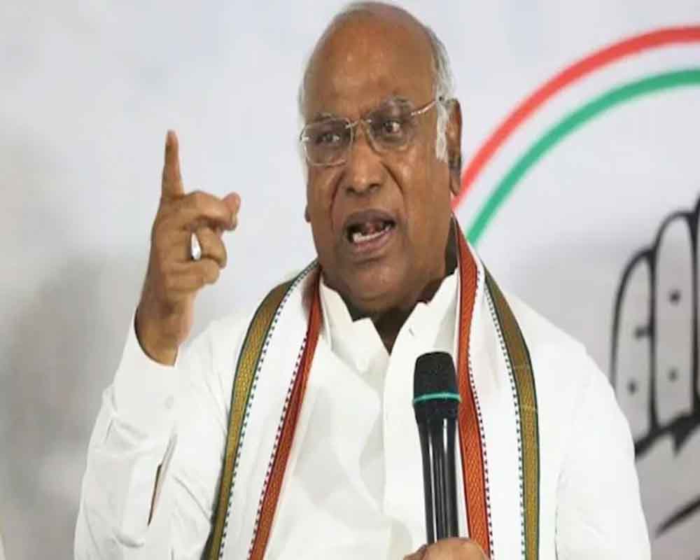 Kharge slams Fadnavis, says people of Maharashtra will give a befitting reply to BJP