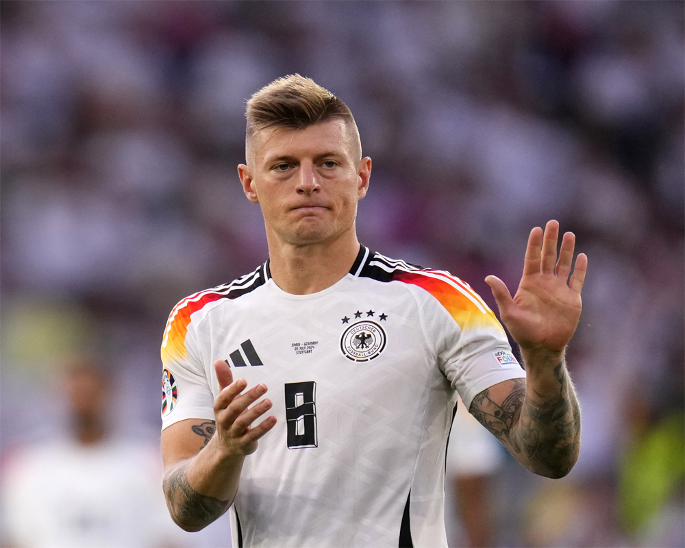 Kroos leaves the stage after returning to restore Germany