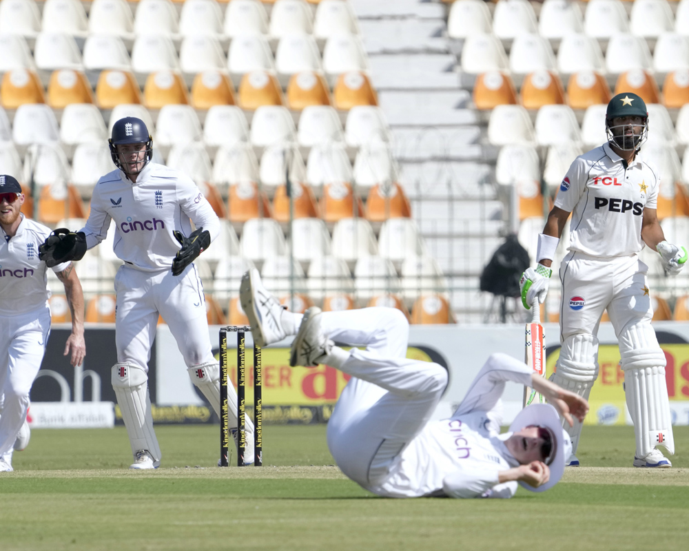 Leach take 2 wickets as Pakistan reaches 79-2 on 1st day of 2nd test against England