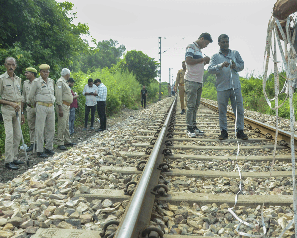 LPG cylinder, petrol bottle, matchboxes found on tracks in Kanpur; cops say attempt to derail Kalindi Exp