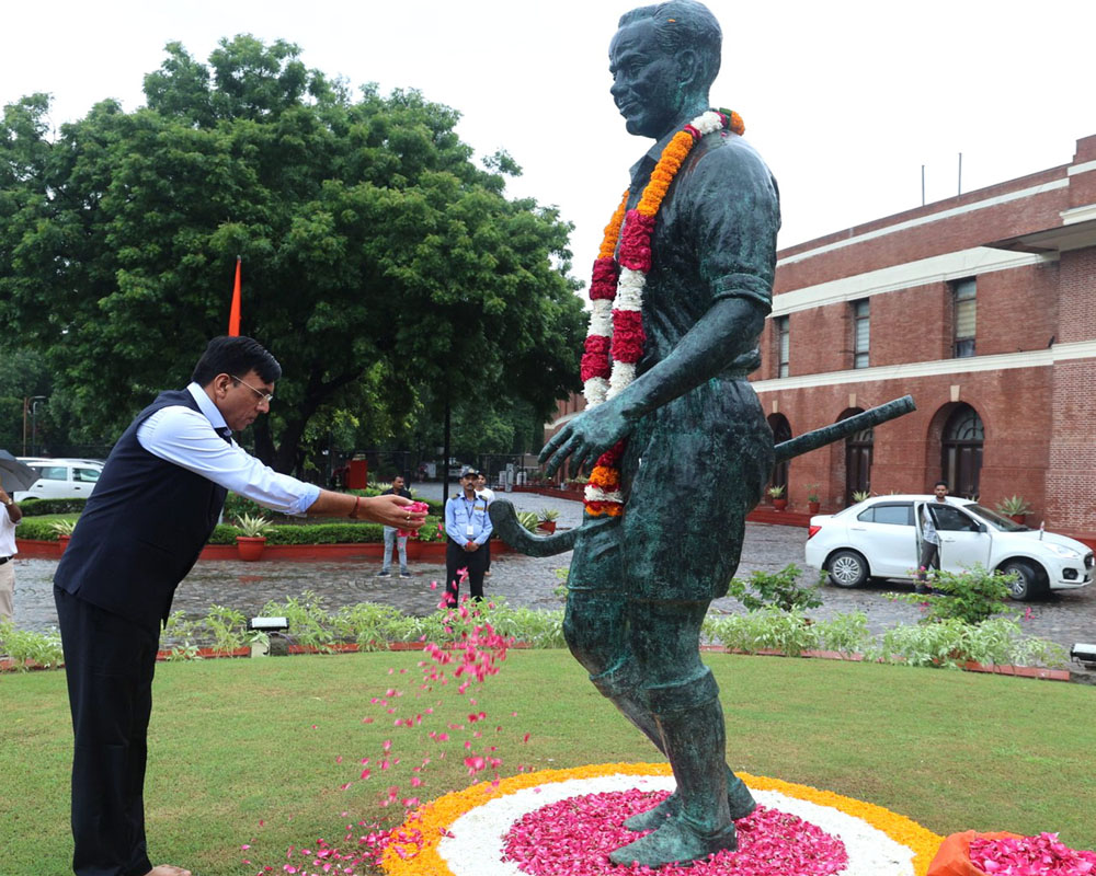 Mandaviya, Zafar Iqbal pay tribute to Dhyan Chand on National Sports Day