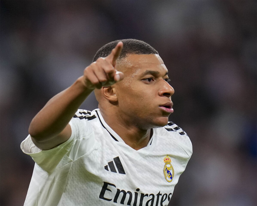 Mbappé extends scoring streak as Real Madrid beats Alaves 3-2 in Spanish league