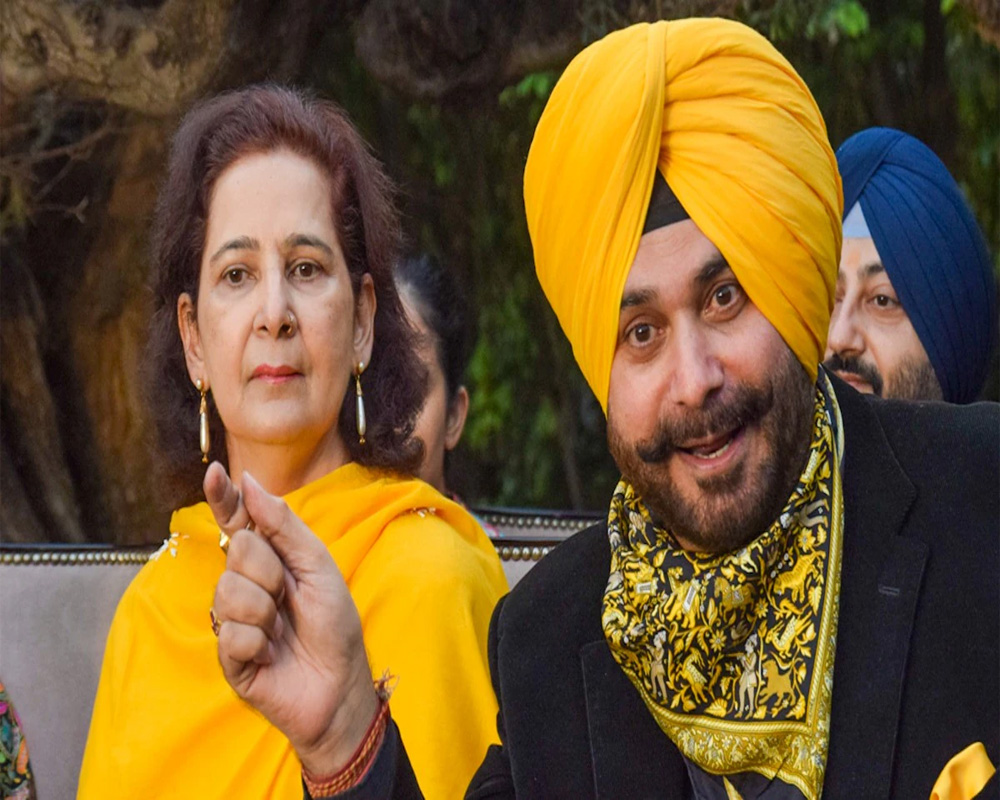 Navjot Sidhu issues clarification after doctors question his claim on cancer diet