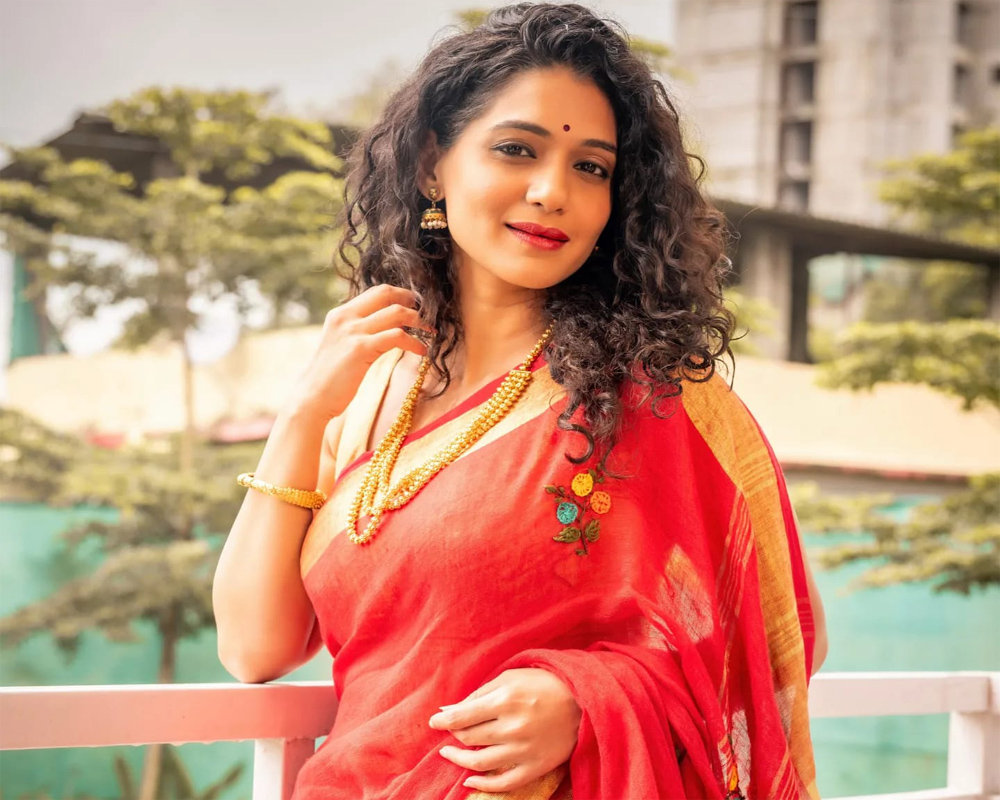 One worker dies, another injured after being hit by actor Urmila Kothare's car in Mumbai