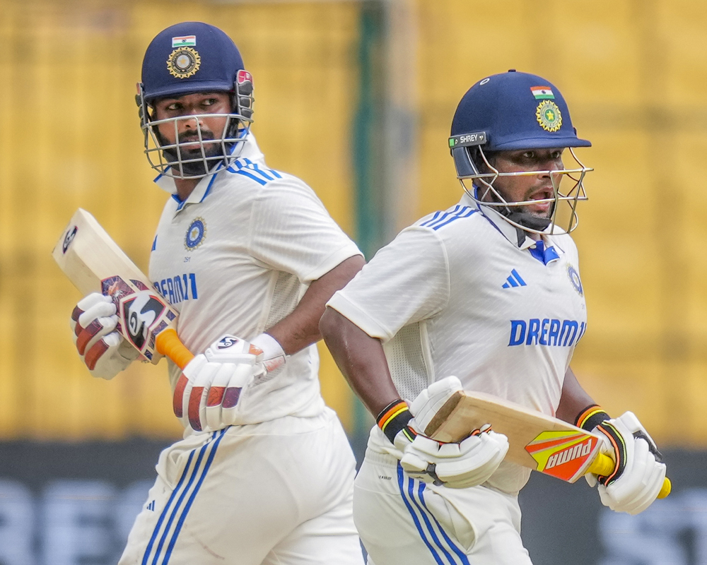 Play resumes as India look to maintain momentum against New Zealand in 1st Test