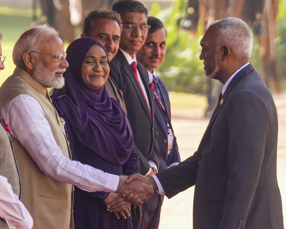 PM Modi meets Maldives President Muizzu