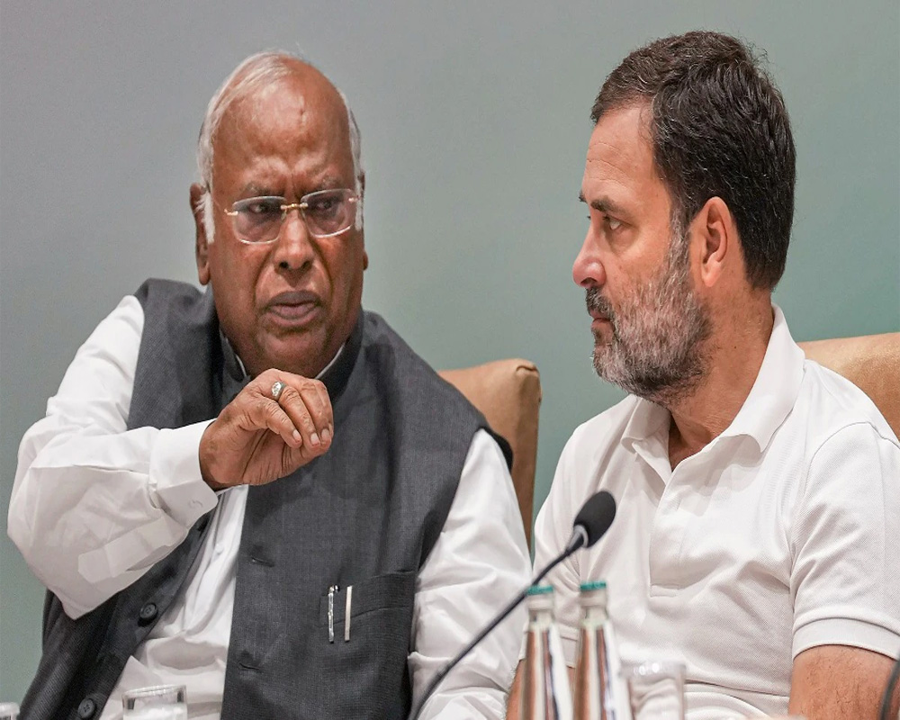 Post Haryana debacle, Congress loses bargaining power for upcoming polls